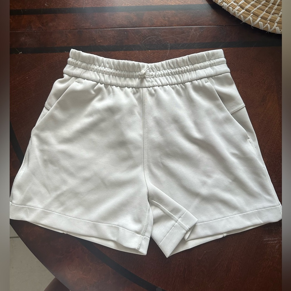 Softstreme High-Rise Short 4"